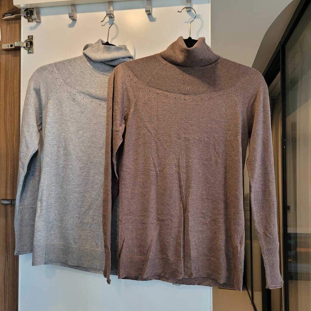 Softest turtle-neck sweaters X2